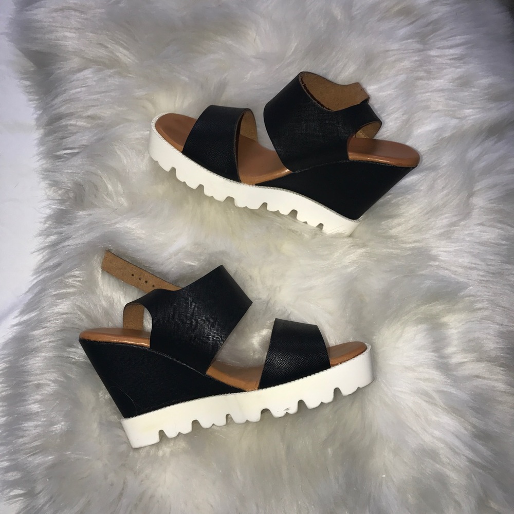 Cute trending wedges NEVER WORN